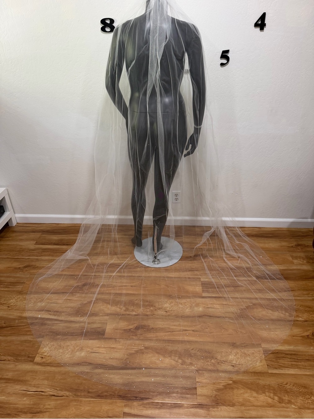 Cathedral Bridal Veil with Scattered Rhinestones – New Without Tags